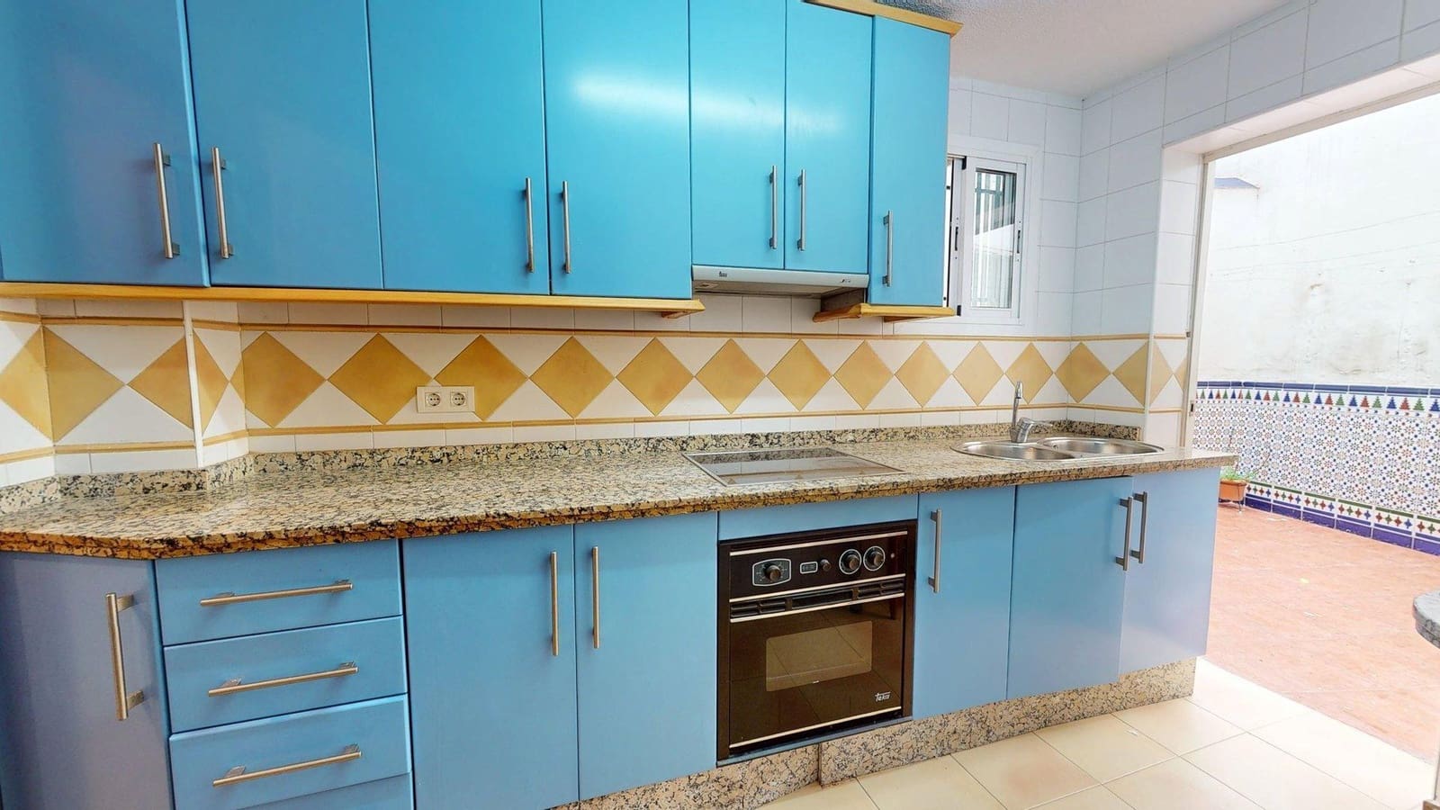 Piso de 3 habitaciones en Córdoba ciudad en venta - 172.000 € (Ref: 9904034)