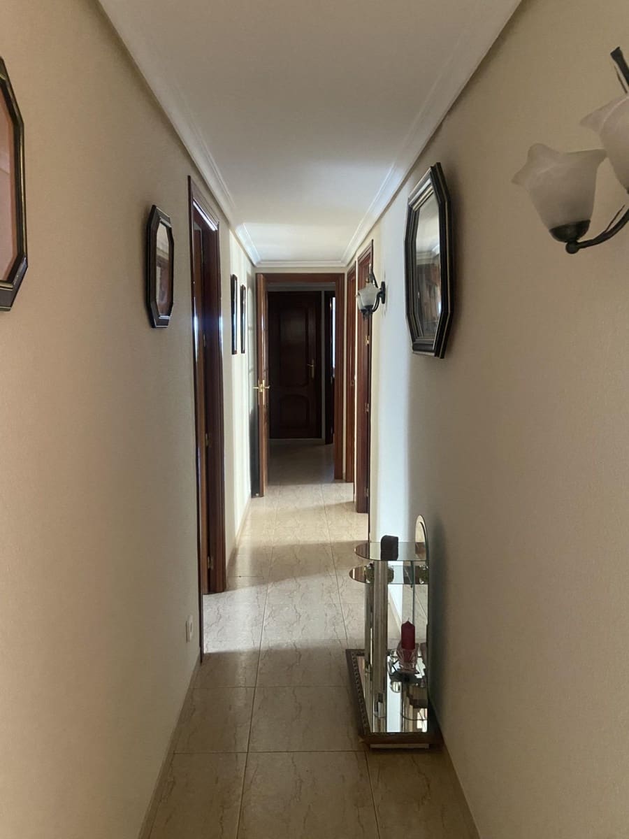 Piso de 4 habitaciones en Córdoba ciudad en venta - 185.000 € (Ref: 9904036)