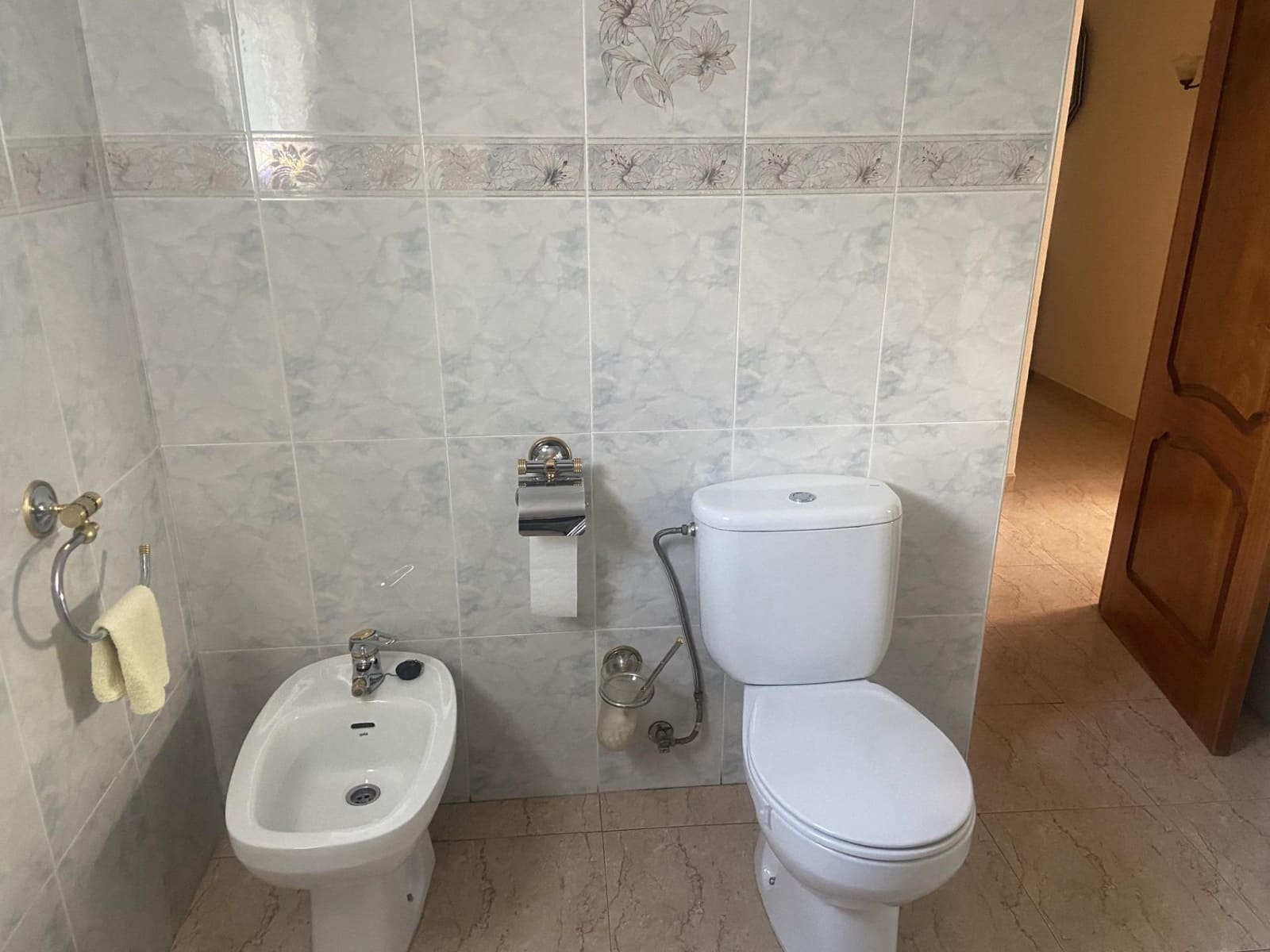 Piso de 4 habitaciones en Córdoba ciudad en venta - 185.000 € (Ref: 9904036)