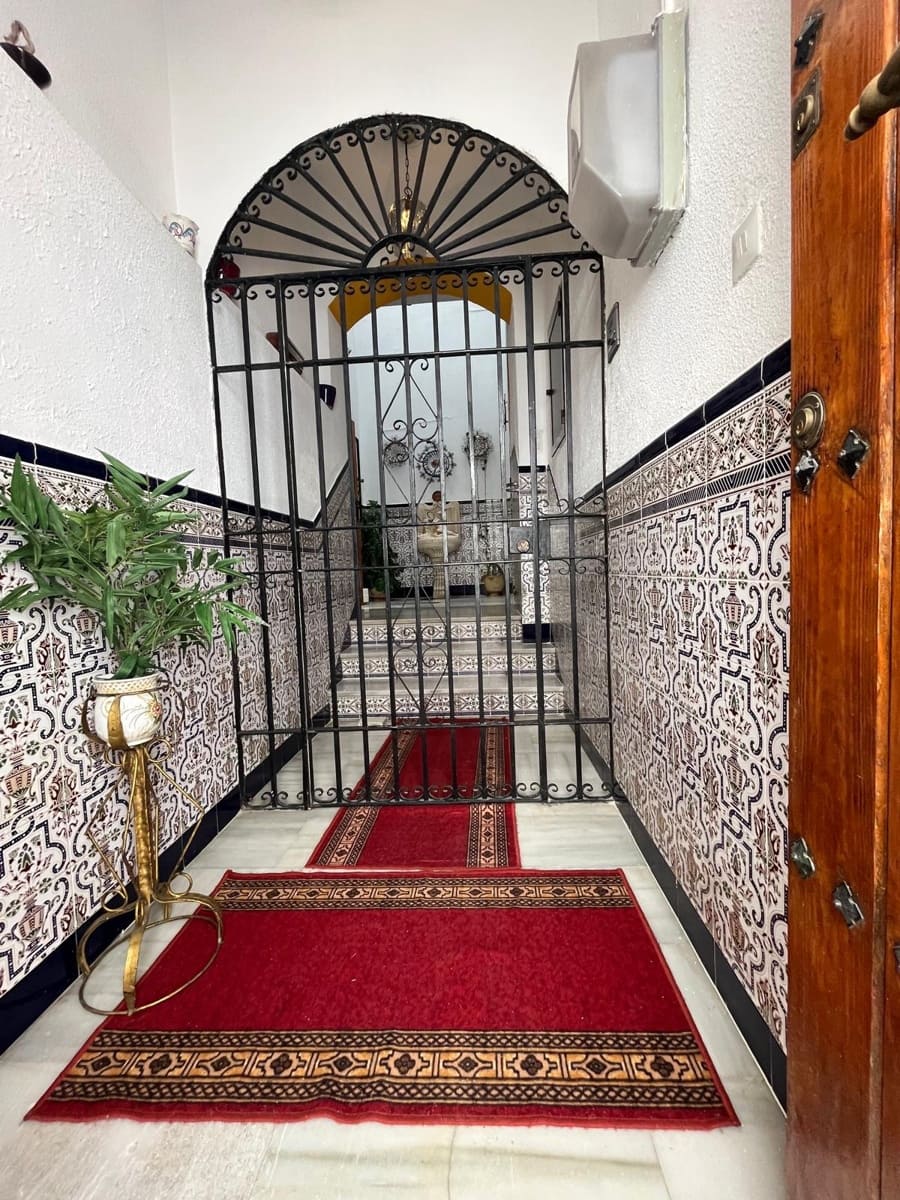 Casa de 5 habitaciones en Córdoba ciudad en venta - 233.000 € (Ref: 9908093)