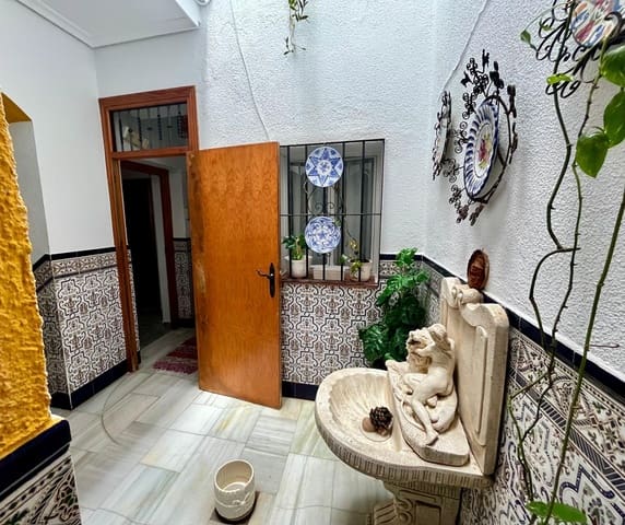 Casa de 5 habitaciones en Córdoba ciudad en venta - 233.000 € (Ref: 9908093)