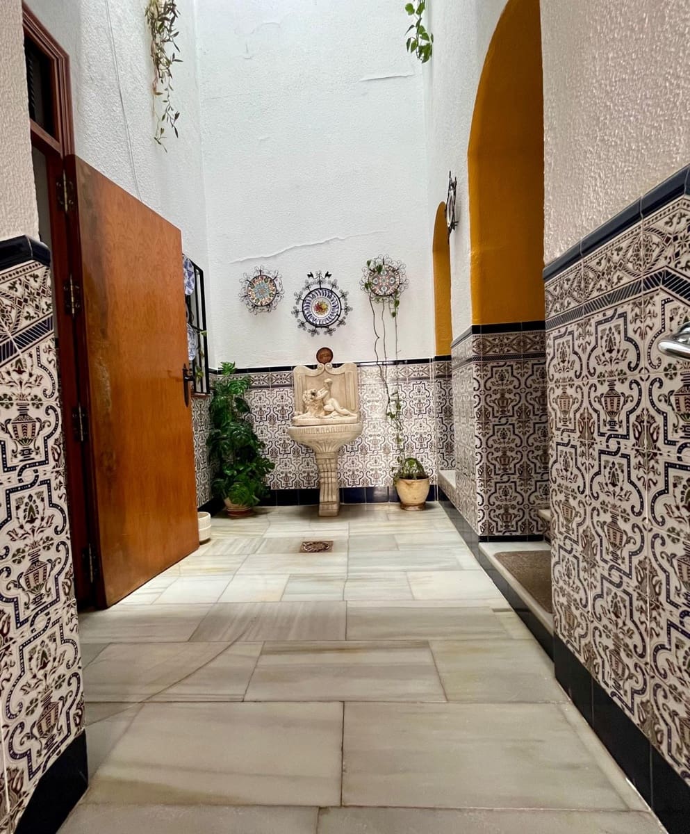 5 slaapkamer Huis te koop in Cordoba stad - € 230.000 (Ref: 9908093)