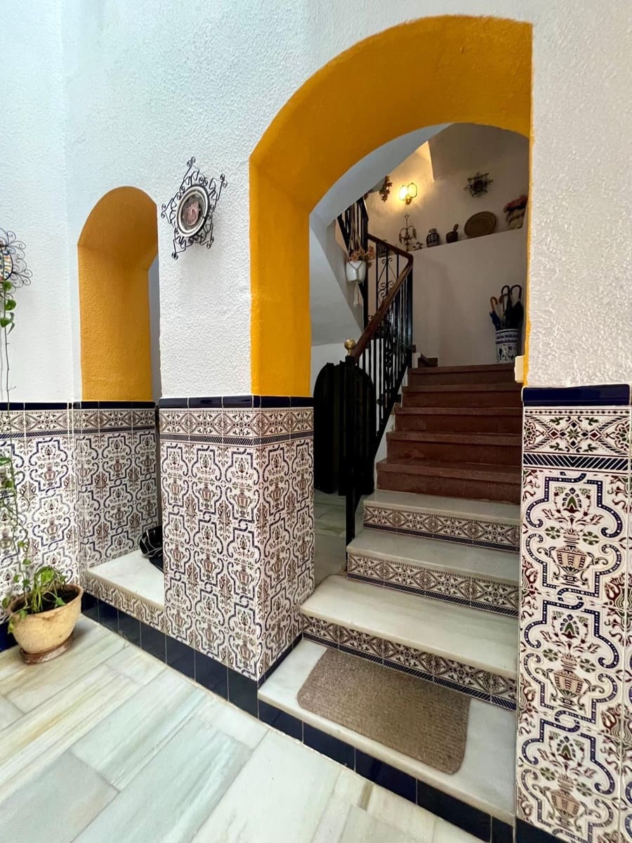 5 slaapkamer Huis te koop in Cordoba stad - € 230.000 (Ref: 9908093)