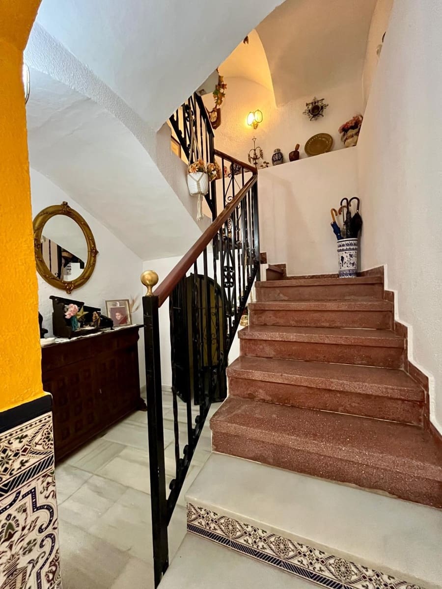 5 slaapkamer Huis te koop in Cordoba stad - € 230.000 (Ref: 9908093)
