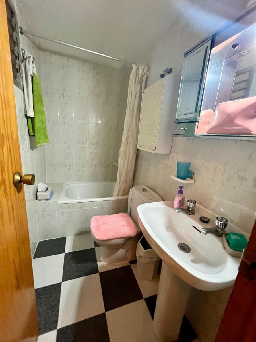 5 slaapkamer Huis te koop in Cordoba stad - € 230.000 (Ref: 9908093)