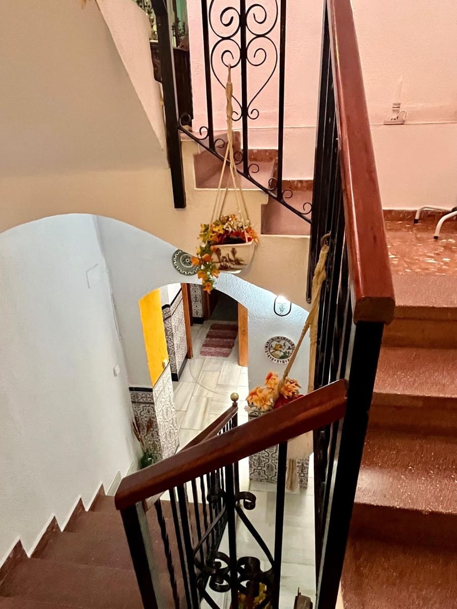 5 slaapkamer Huis te koop in Cordoba stad - € 230.000 (Ref: 9908093)