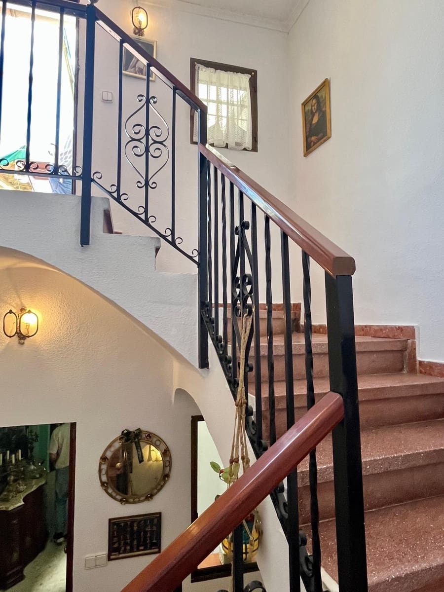 5 slaapkamer Huis te koop in Cordoba stad - € 230.000 (Ref: 9908093)