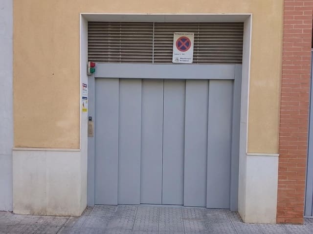 Garage for sale in Ciudad Jardín, Córdoba city - € 16,990 (Ref: 9922379)