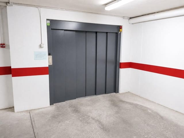 Garage for sale in Ciudad Jardín, Córdoba city - € 16,990 (Ref: 9922379)