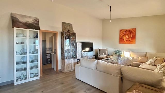 4 bedroom Finca/Country House for sale in Guadalcázar - € 300,000 (Ref: 9927509)