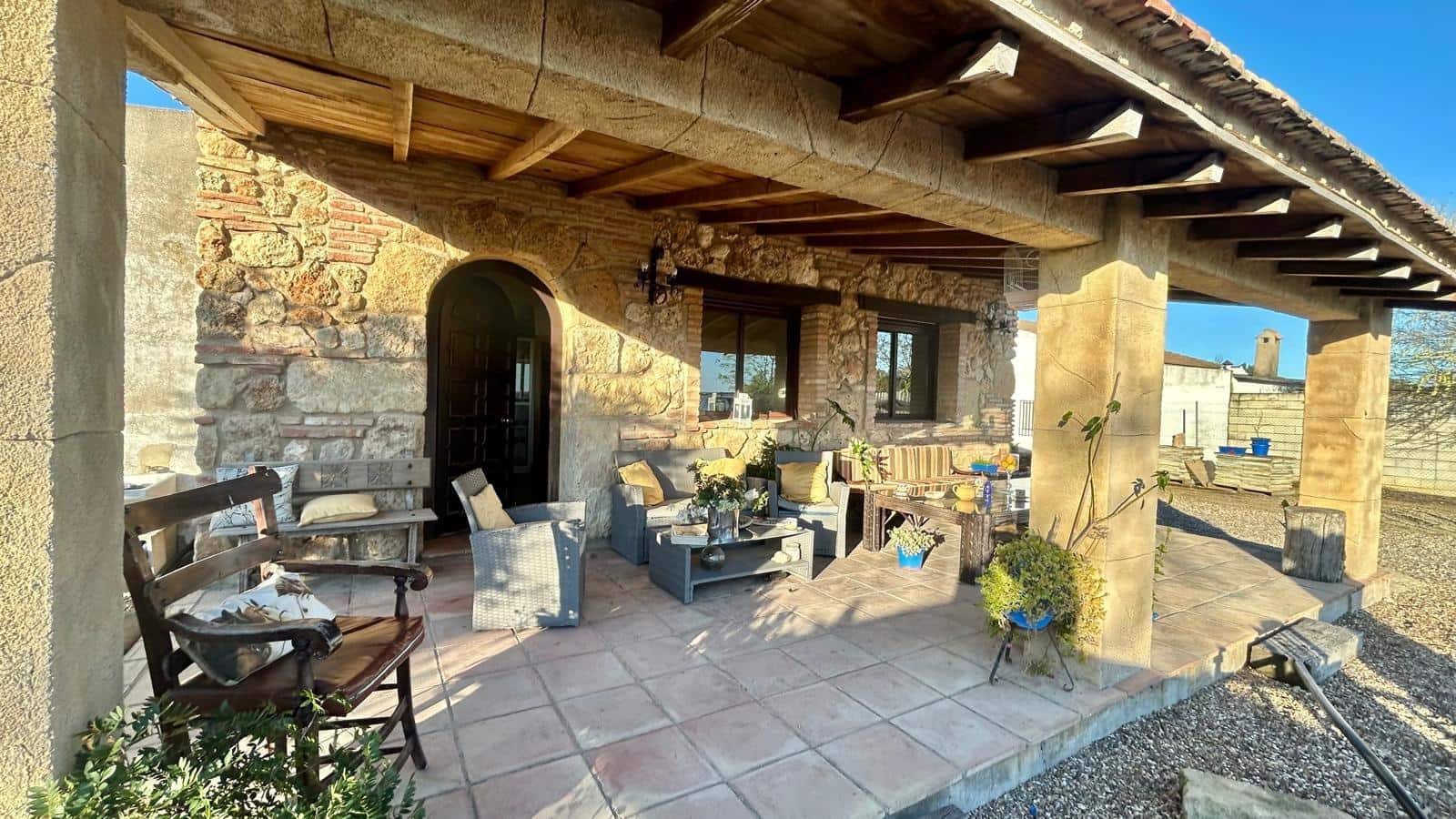 4 bedroom Finca/Country House for sale in Guadalcazar - € 300,000 (Ref: 9927509)