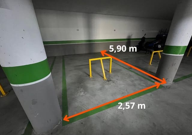 Garage til salg i Parque Azahara, Córdoba by - € 14.774 (Ref: 9943673)