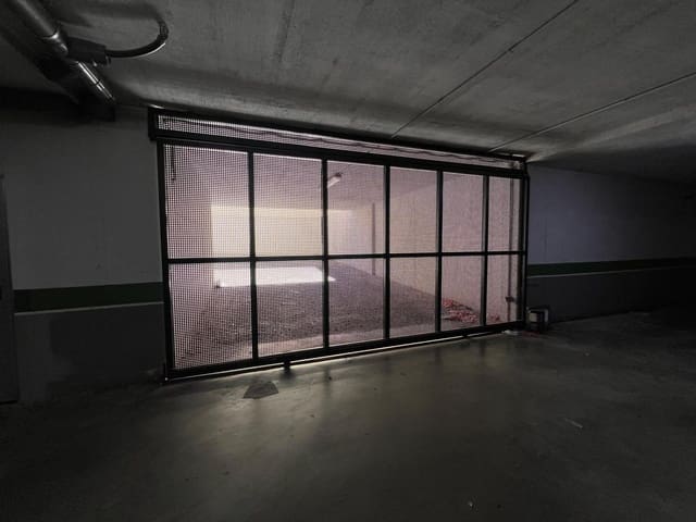Garage til salg i Parque Azahara, Córdoba by - € 14.774 (Ref: 9943673)