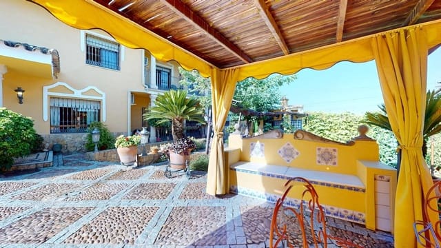 7 soveværelse Villa til salg i Villarrubia, Córdoba by med swimmingpool - € 395.000 (Ref: 9943675)