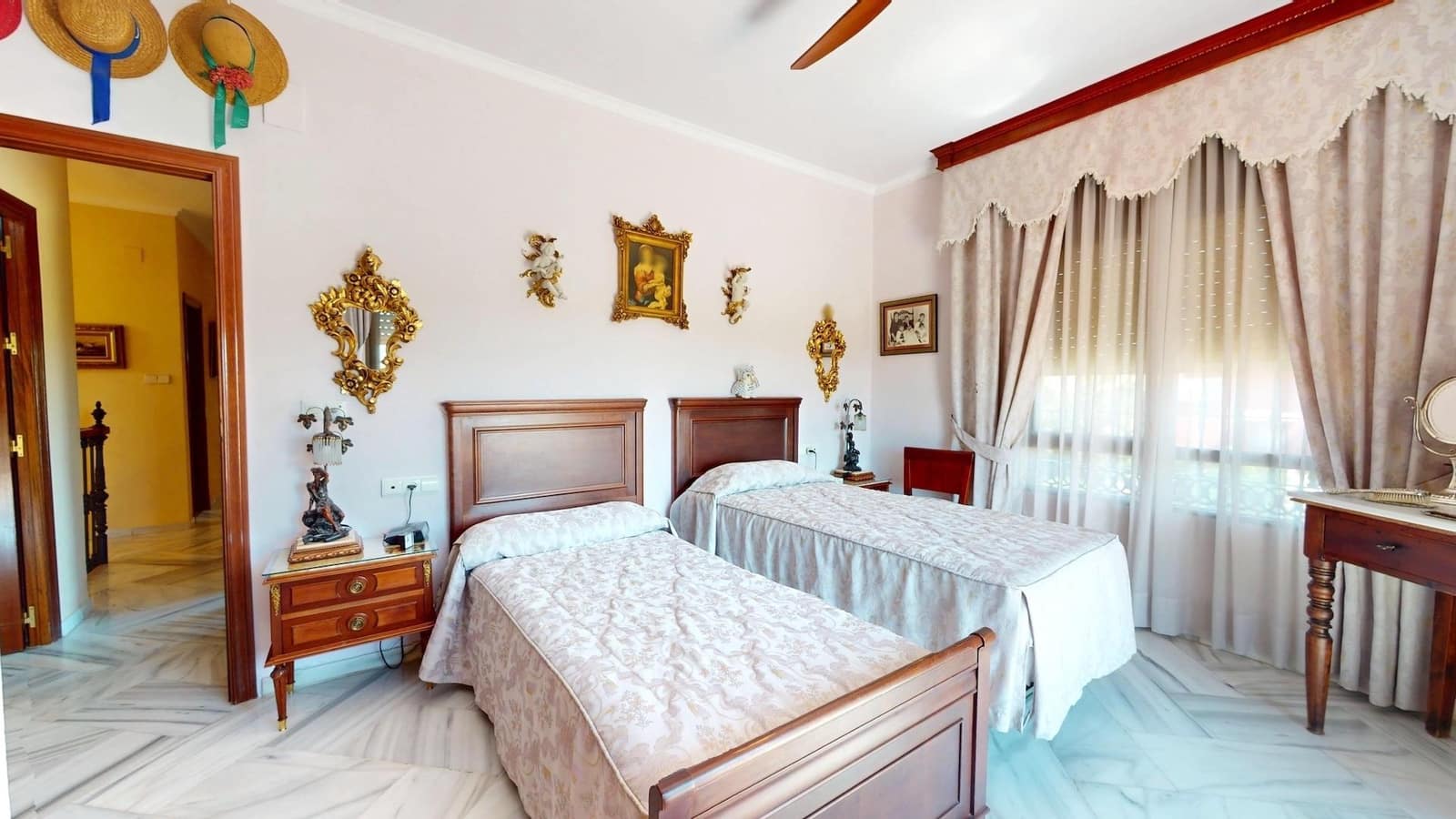7 soveværelse Villa til salg i Cordoba by med swimmingpool - € 395.000 (Ref: 9943675)