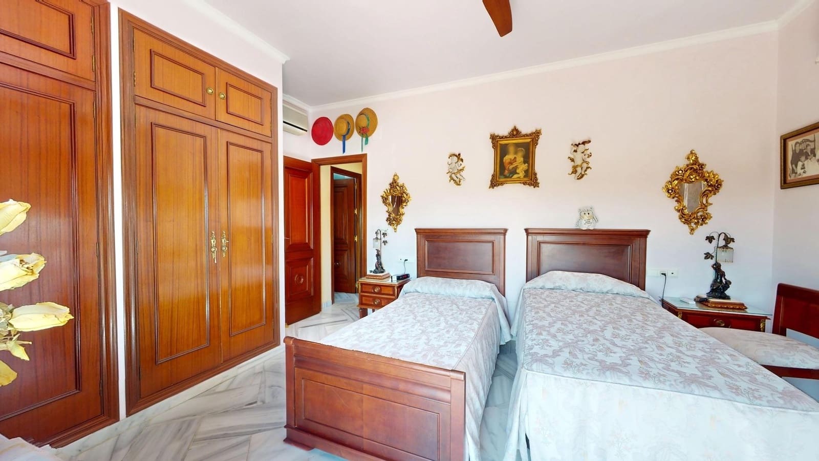 7 soveværelse Villa til salg i Cordoba by med swimmingpool - € 395.000 (Ref: 9943675)