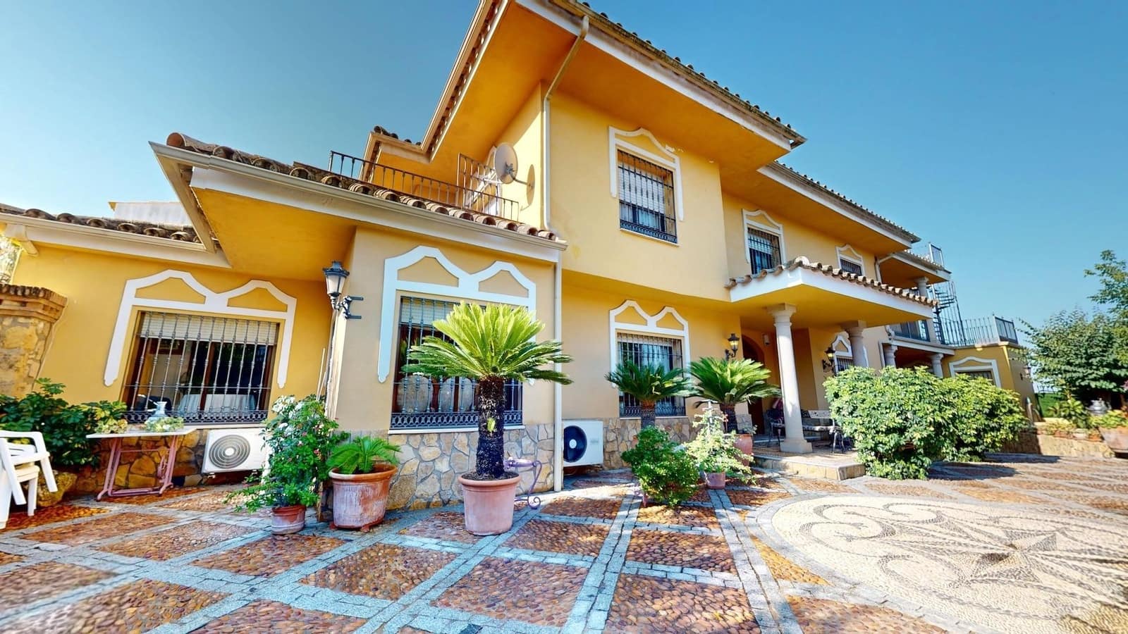 7 soveværelse Villa til salg i Cordoba by med swimmingpool - € 395.000 (Ref: 9943675)