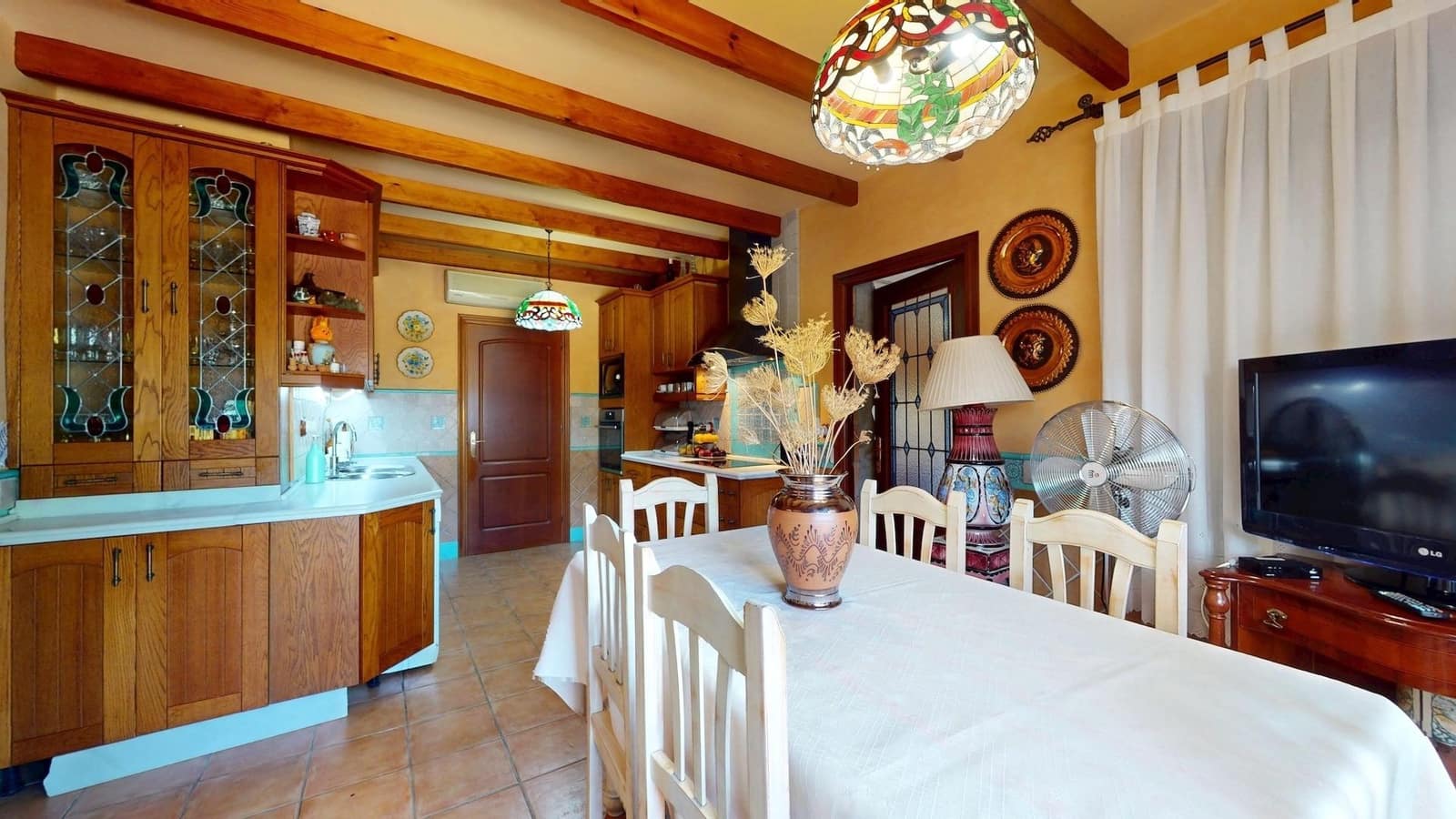 7 soveværelse Villa til salg i Cordoba by med swimmingpool - € 395.000 (Ref: 9943675)