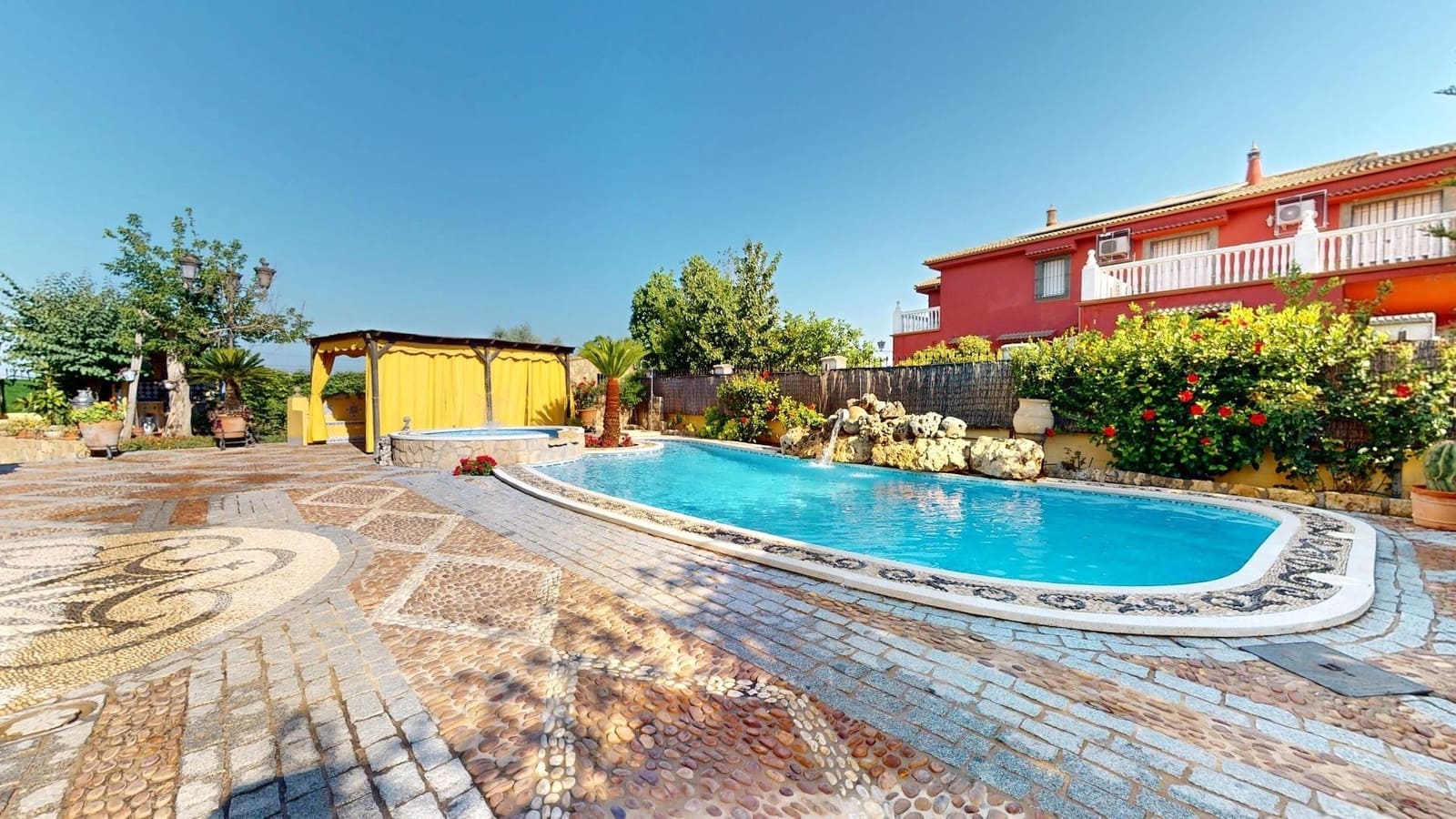 7 soveværelse Villa til salg i Cordoba by med swimmingpool - € 395.000 (Ref: 9943675)