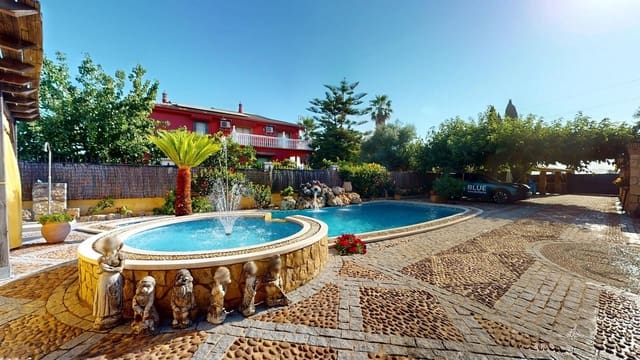 7 soveværelse Villa til salg i Villarrubia, Córdoba by med swimmingpool - € 395.000 (Ref: 9943675)