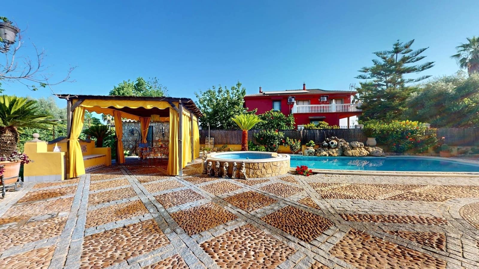 7 soveværelse Villa til salg i Cordoba by med swimmingpool - € 395.000 (Ref: 9943675)