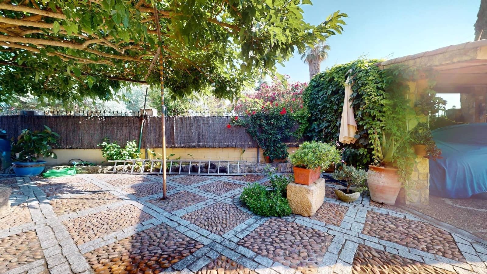 7 soveværelse Villa til salg i Cordoba by med swimmingpool - € 395.000 (Ref: 9943675)