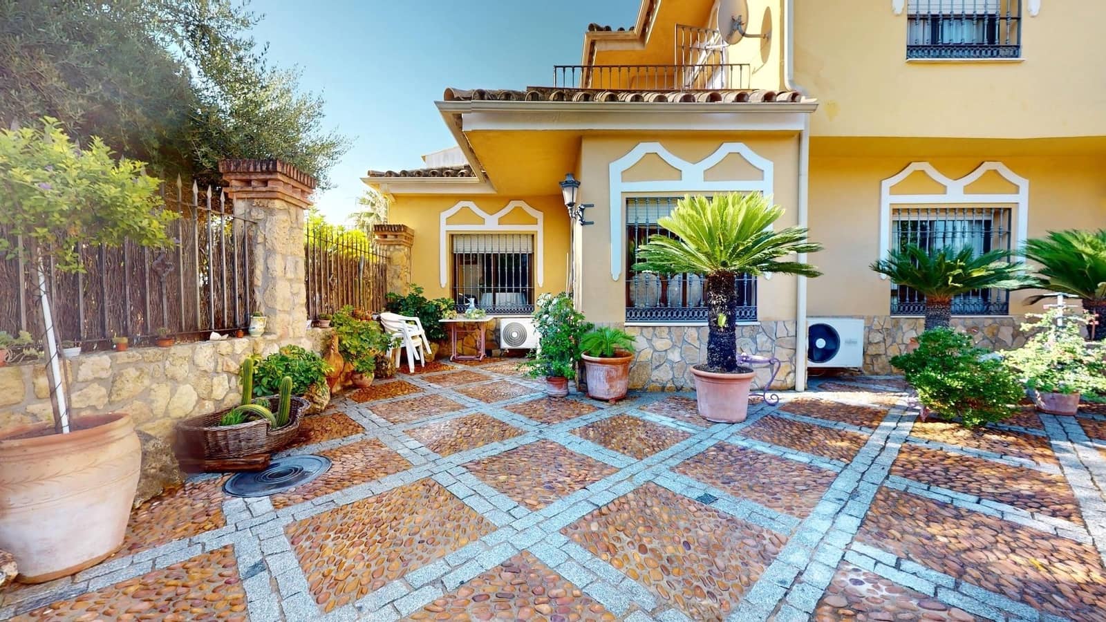 7 soveværelse Villa til salg i Cordoba by med swimmingpool - € 395.000 (Ref: 9943675)