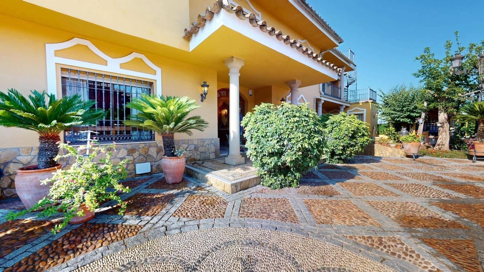 7 soveværelse Villa til salg i Cordoba by med swimmingpool - € 395.000 (Ref: 9943675)