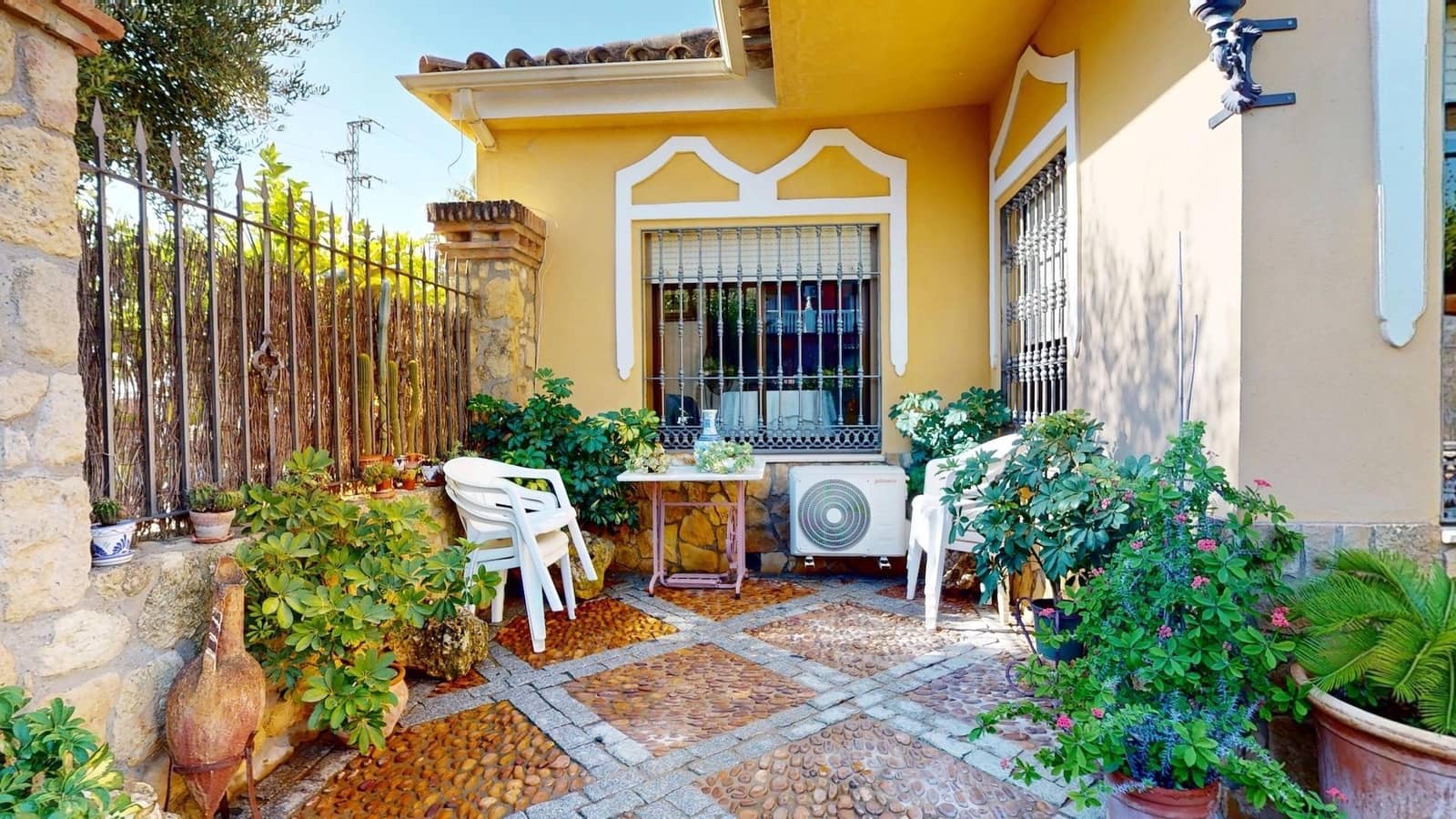7 soveværelse Villa til salg i Cordoba by med swimmingpool - € 395.000 (Ref: 9943675)