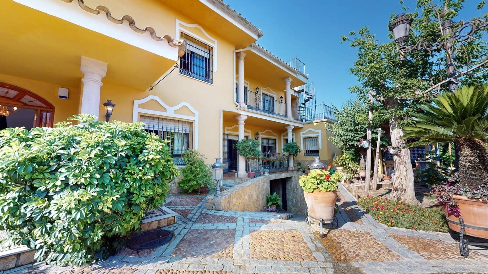 7 soveværelse Villa til salg i Cordoba by med swimmingpool - € 395.000 (Ref: 9943675)