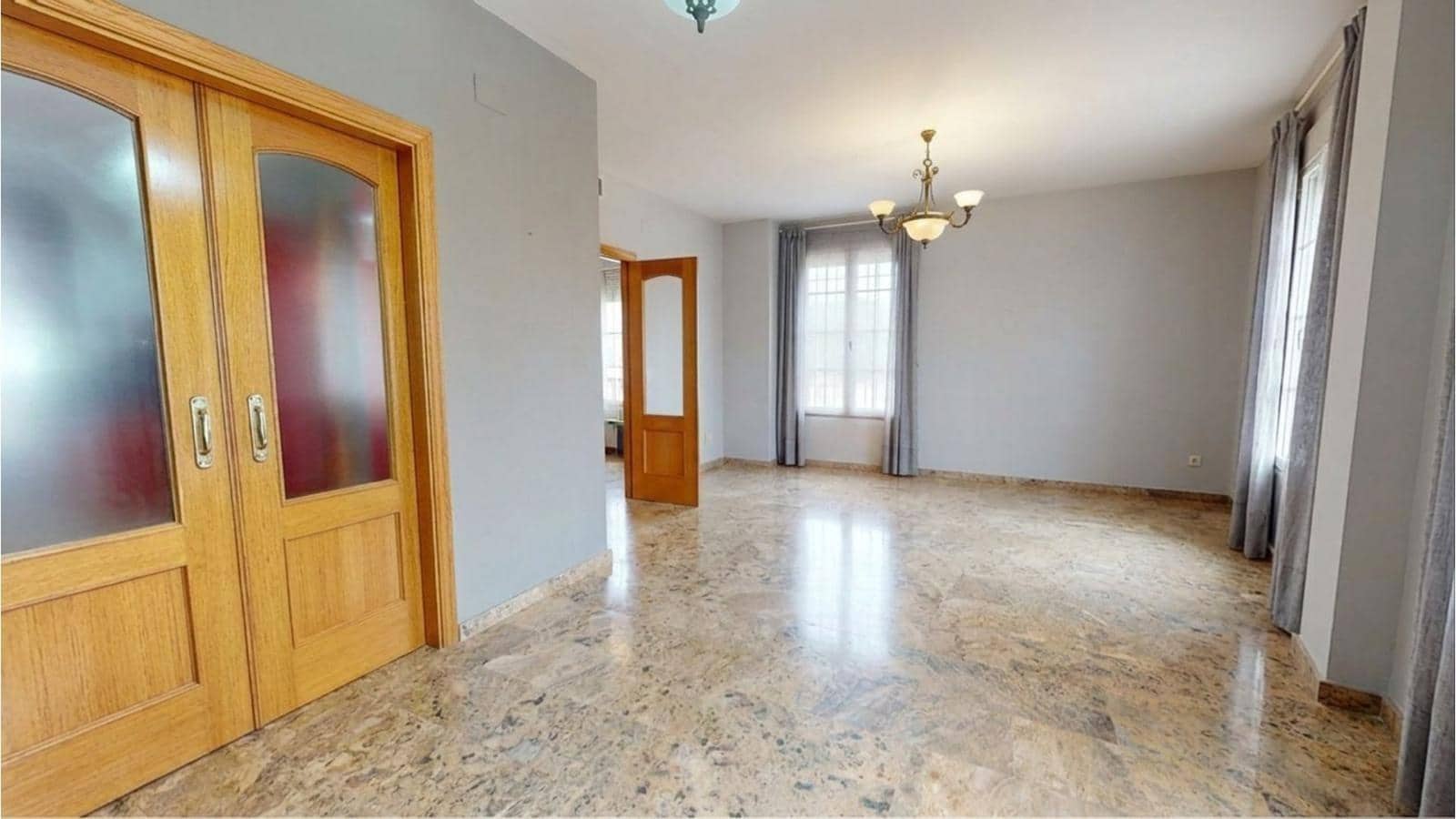 4 soveværelse Byhus til salg i Cordoba by med garage - € 199.000 (Ref: 9943676)