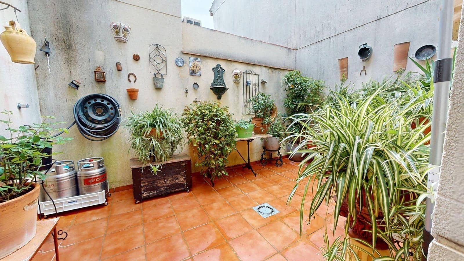4 soveværelse Byhus til salg i Cordoba by med garage - € 199.000 (Ref: 9943676)
