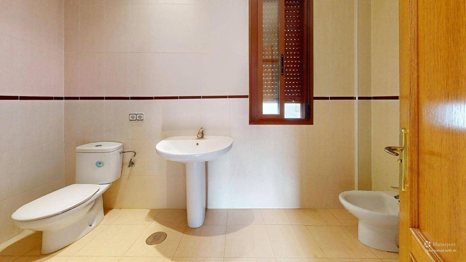 4 soveværelse Byhus til salg i Cordoba by med garage - € 199.000 (Ref: 9943676)