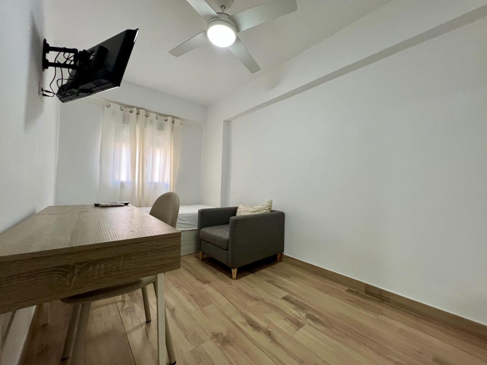 3 bedroom Apartment for rent in Cordoba city - € 250 (Ref: 9944169)