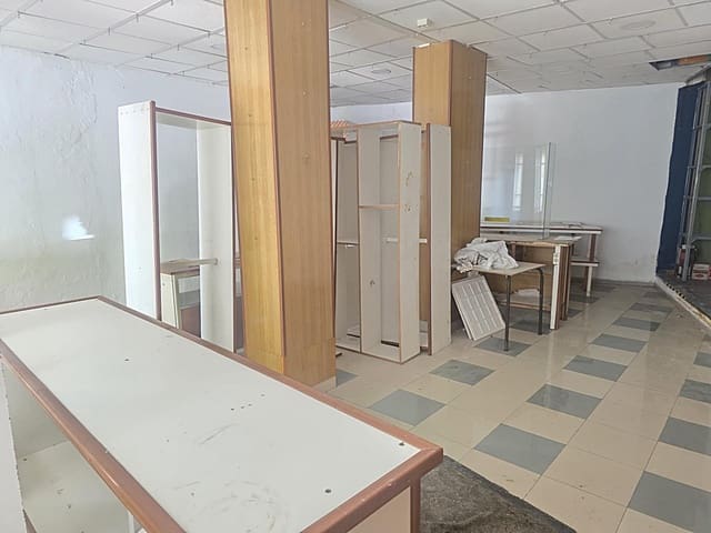 Kommersiell til salgs i Ciudad Jardín, Córdoba by - € 79 900 (Ref: 9945794)