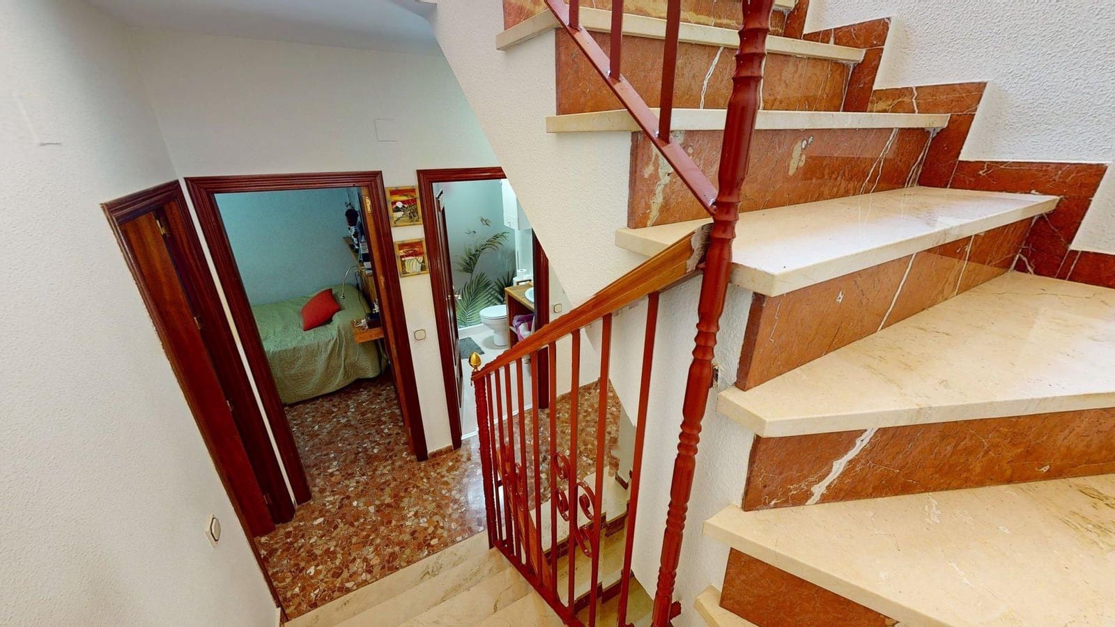 4 makuuhuone Rivitalo myytävänä paikassa Cordoba kaupunki - 300 000 € (Ref: 9959847)