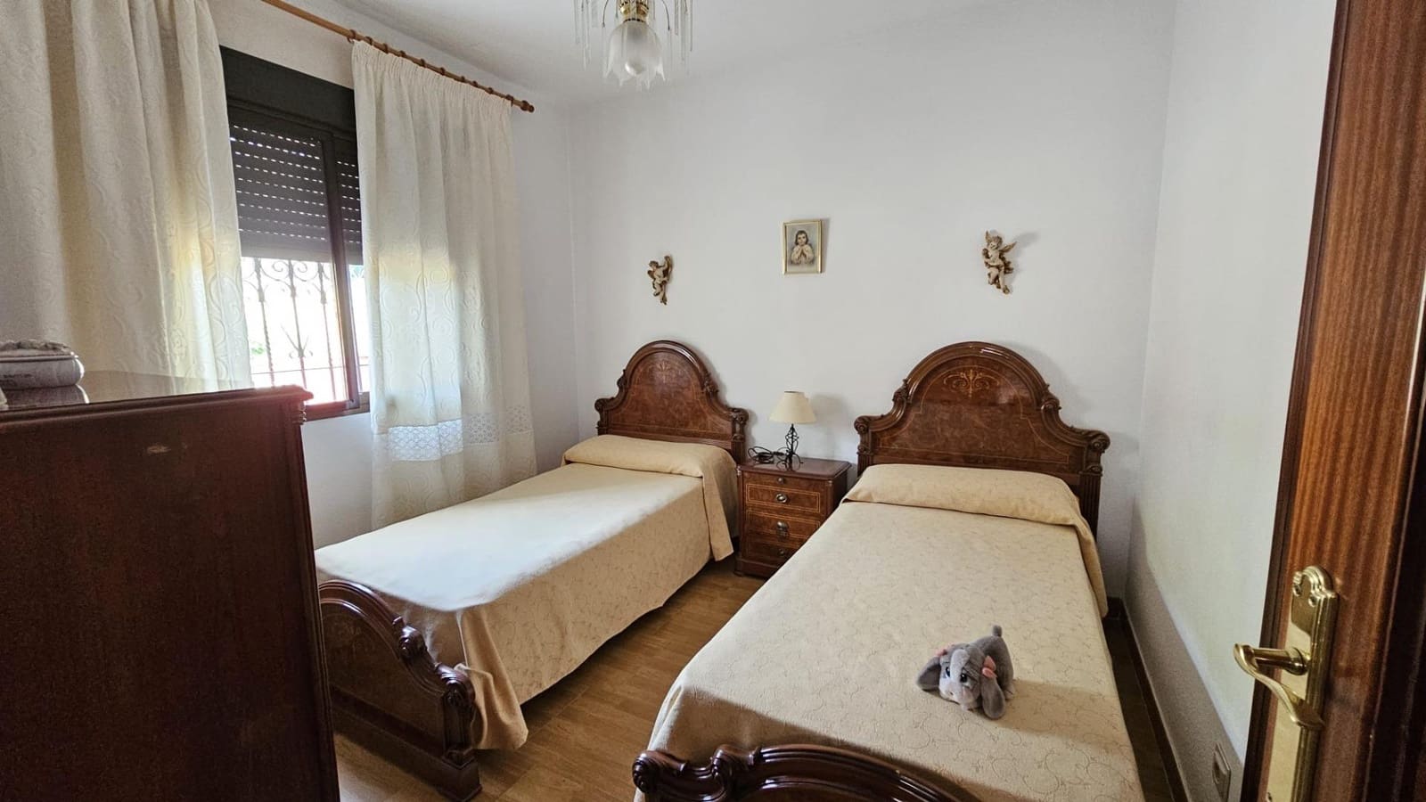 Chalet de 4 habitaciones en Córdoba ciudad en venta con piscina - 350.000 € (Ref: 9968348)