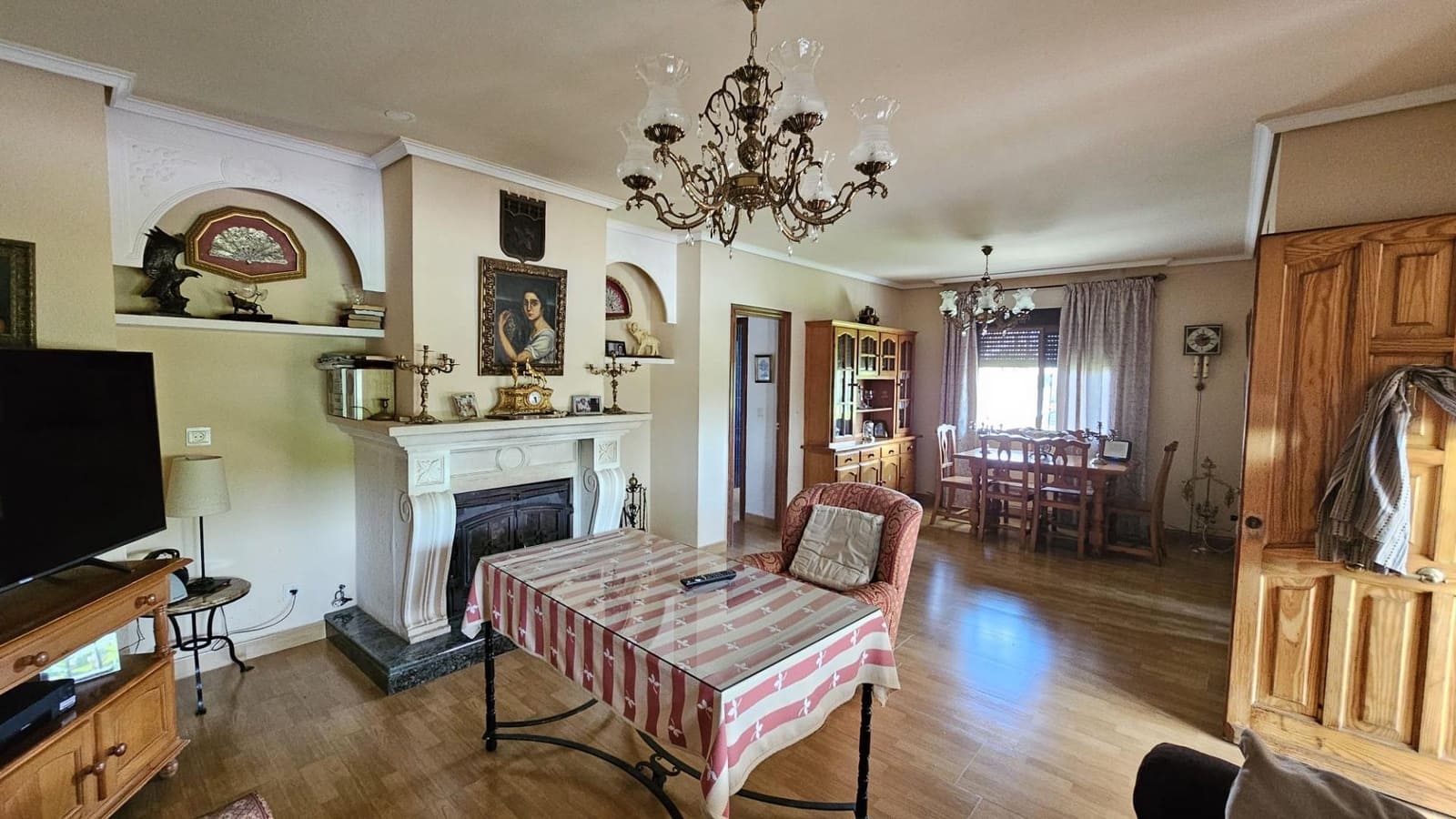 Chalet de 4 habitaciones en Córdoba ciudad en venta con piscina - 350.000 € (Ref: 9968348)