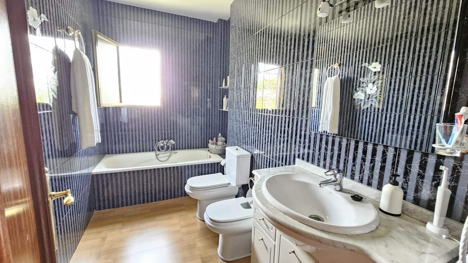 Chalet de 4 habitaciones en Córdoba ciudad en venta con piscina - 350.000 € (Ref: 9968348)