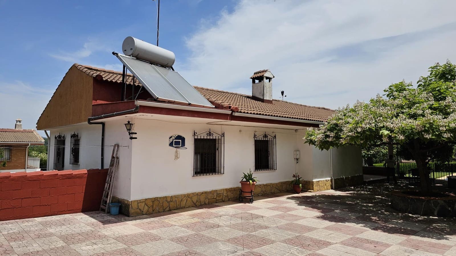 Chalet de 4 habitaciones en Córdoba ciudad en venta con piscina - 350.000 € (Ref: 9968348)