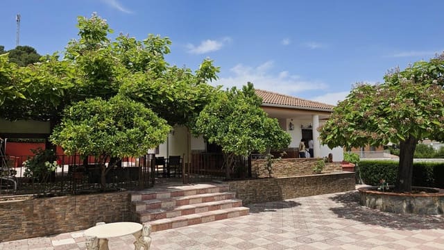 4 soveværelse Villa til salg i Córdoba by med swimmingpool - € 350.000 (Ref: 9968348)