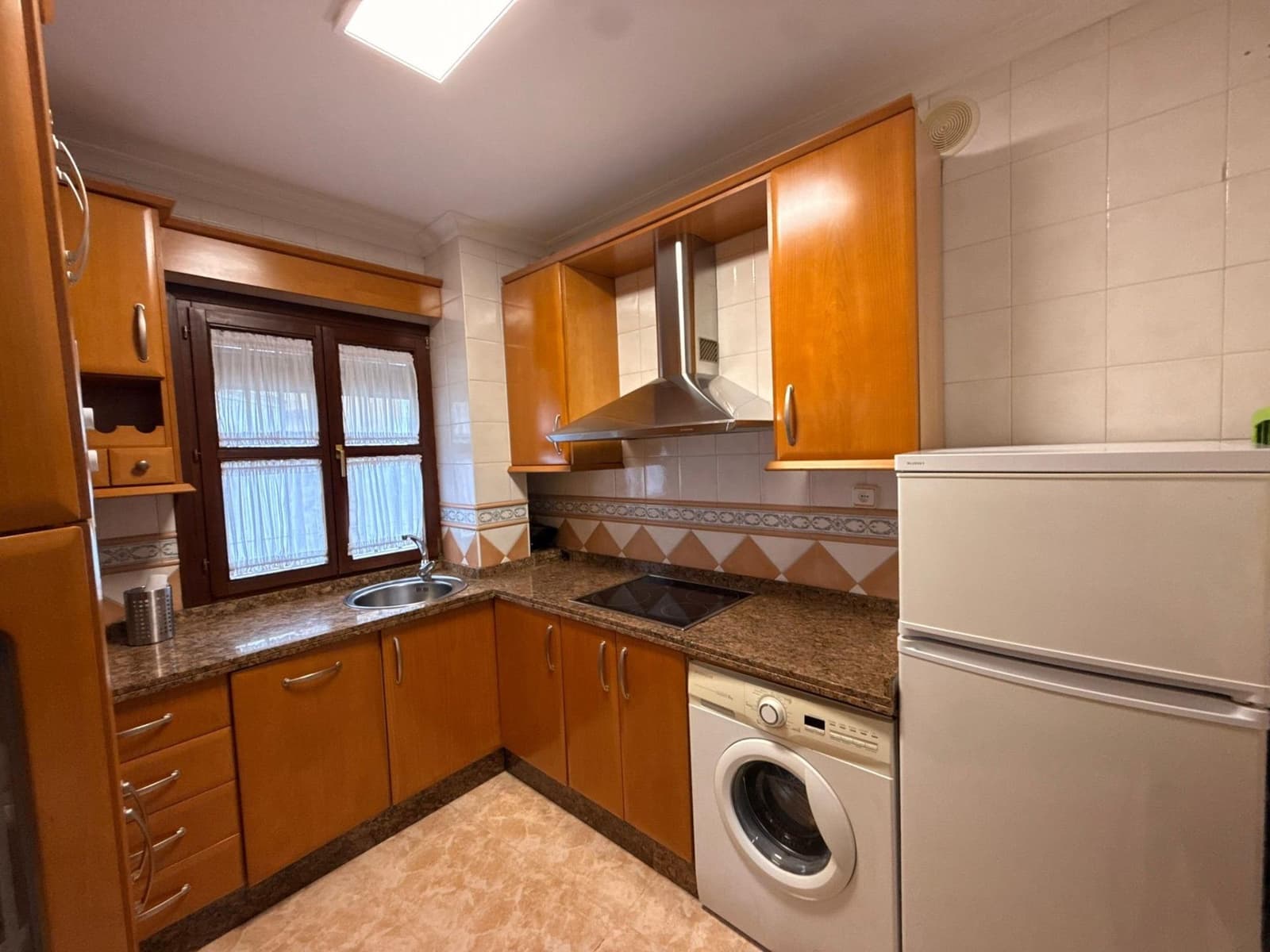 2 bedroom Flat for sale in Cordoba city with garage - € 210,000 (Ref: 9970710)