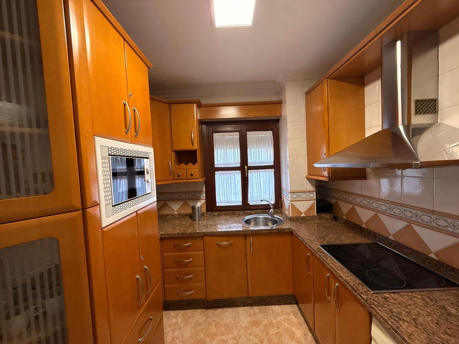 2 bedroom Flat for sale in Cordoba city with garage - € 210,000 (Ref: 9970710)