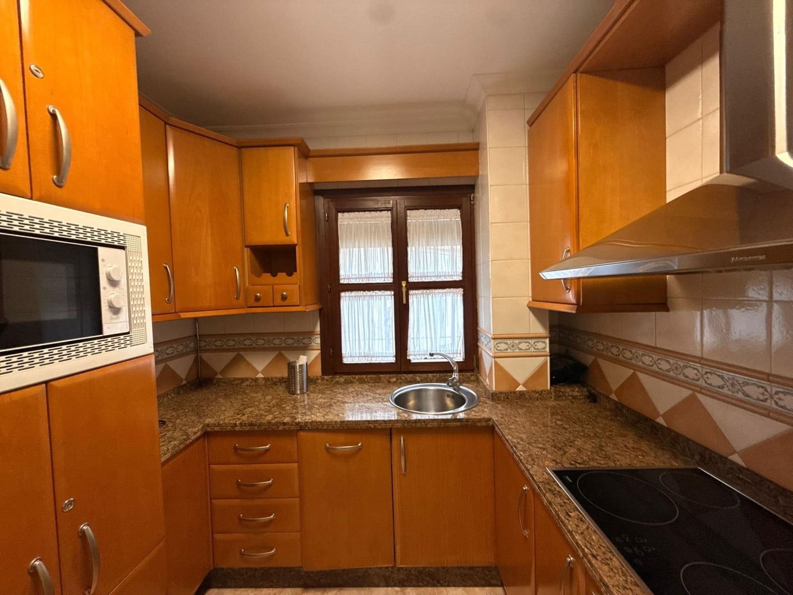 2 bedroom Flat for sale in Cordoba city with garage - € 210,000 (Ref: 9970710)