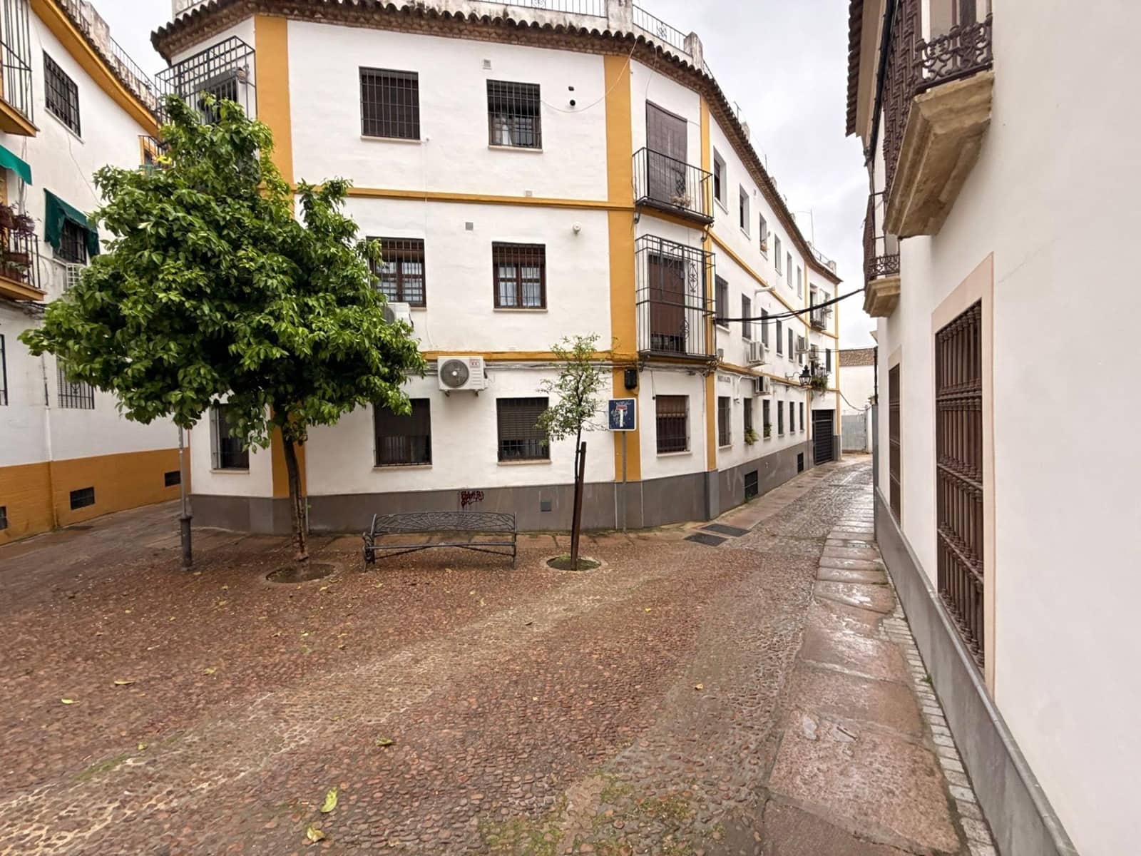 2 bedroom Flat for sale in Cordoba city with garage - € 210,000 (Ref: 9970710)