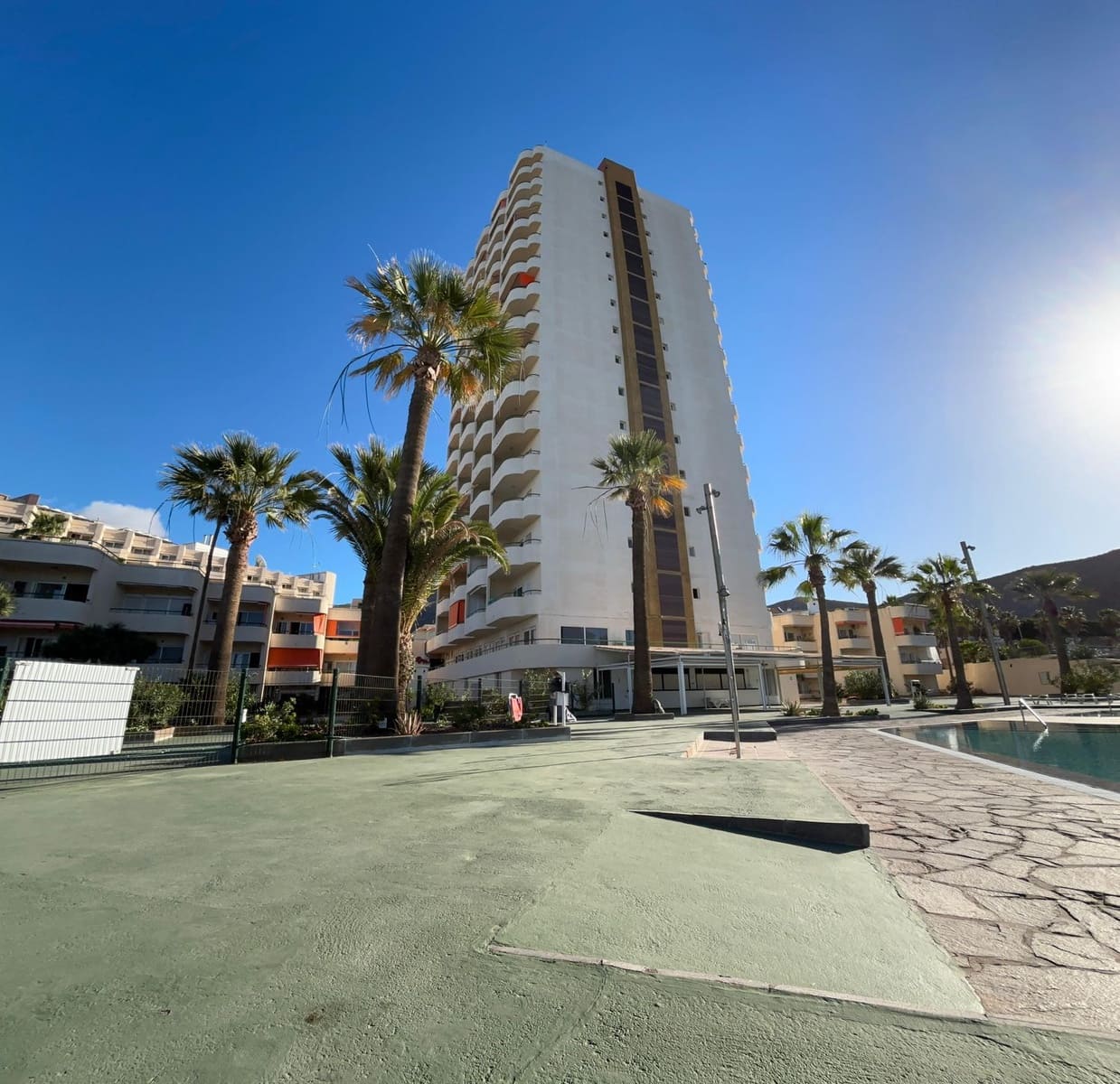 1 soverom Leilighet til salgs i Los Cristianos med svømmebasseng garasje - € 385 000 (Ref: 10004610)