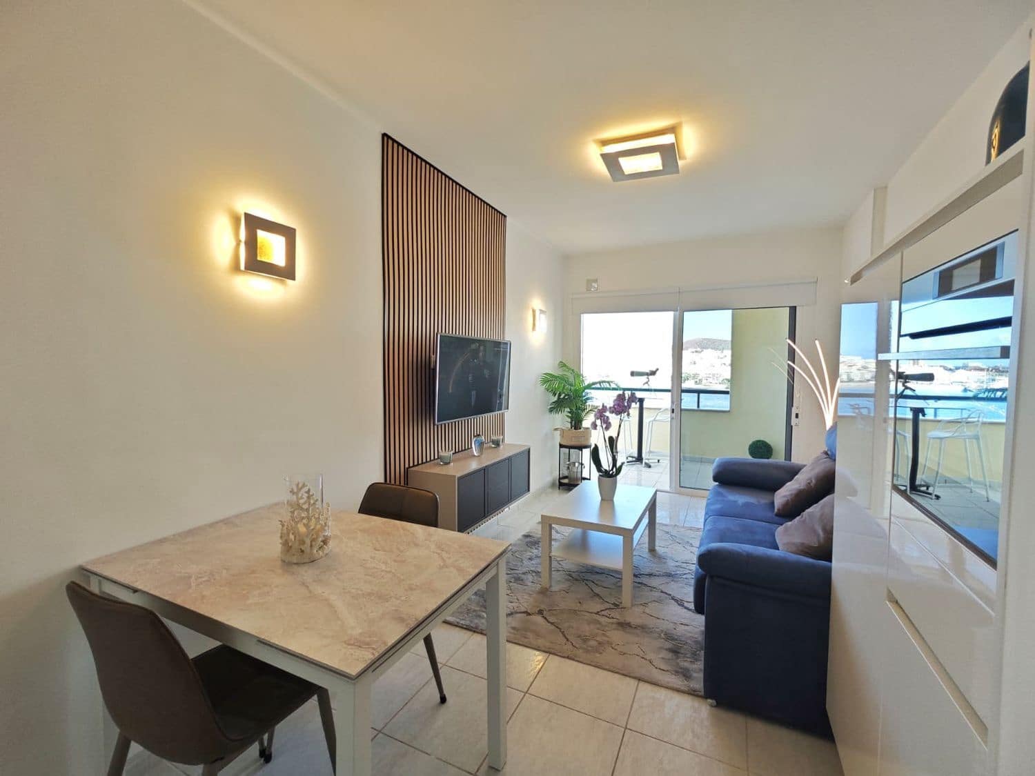 1 soverom Leilighet til salgs i Los Cristianos med svømmebasseng garasje - € 385 000 (Ref: 10004610)