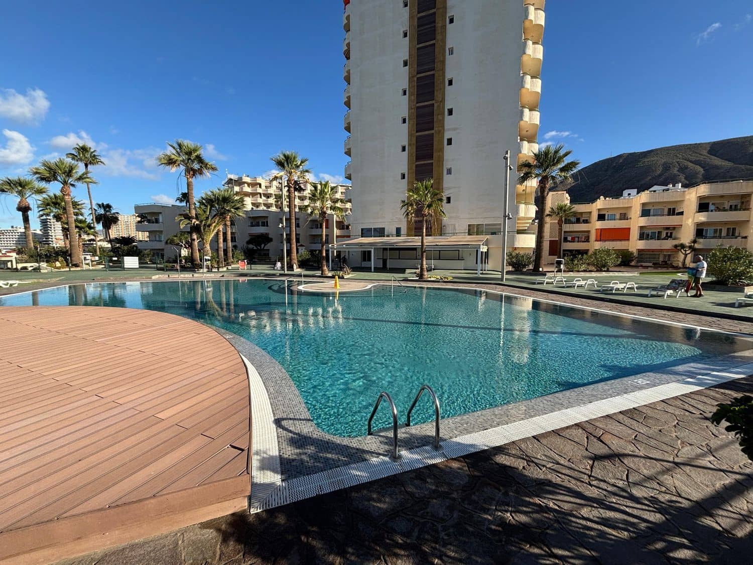 1 soverom Leilighet til salgs i Los Cristianos med svømmebasseng garasje - € 385 000 (Ref: 10004610)