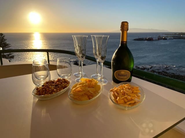1 soverom Leilighet til salgs i Los Cristianos, Arona med svømmebasseng garasje - € 385 000 (Ref: 10004610)