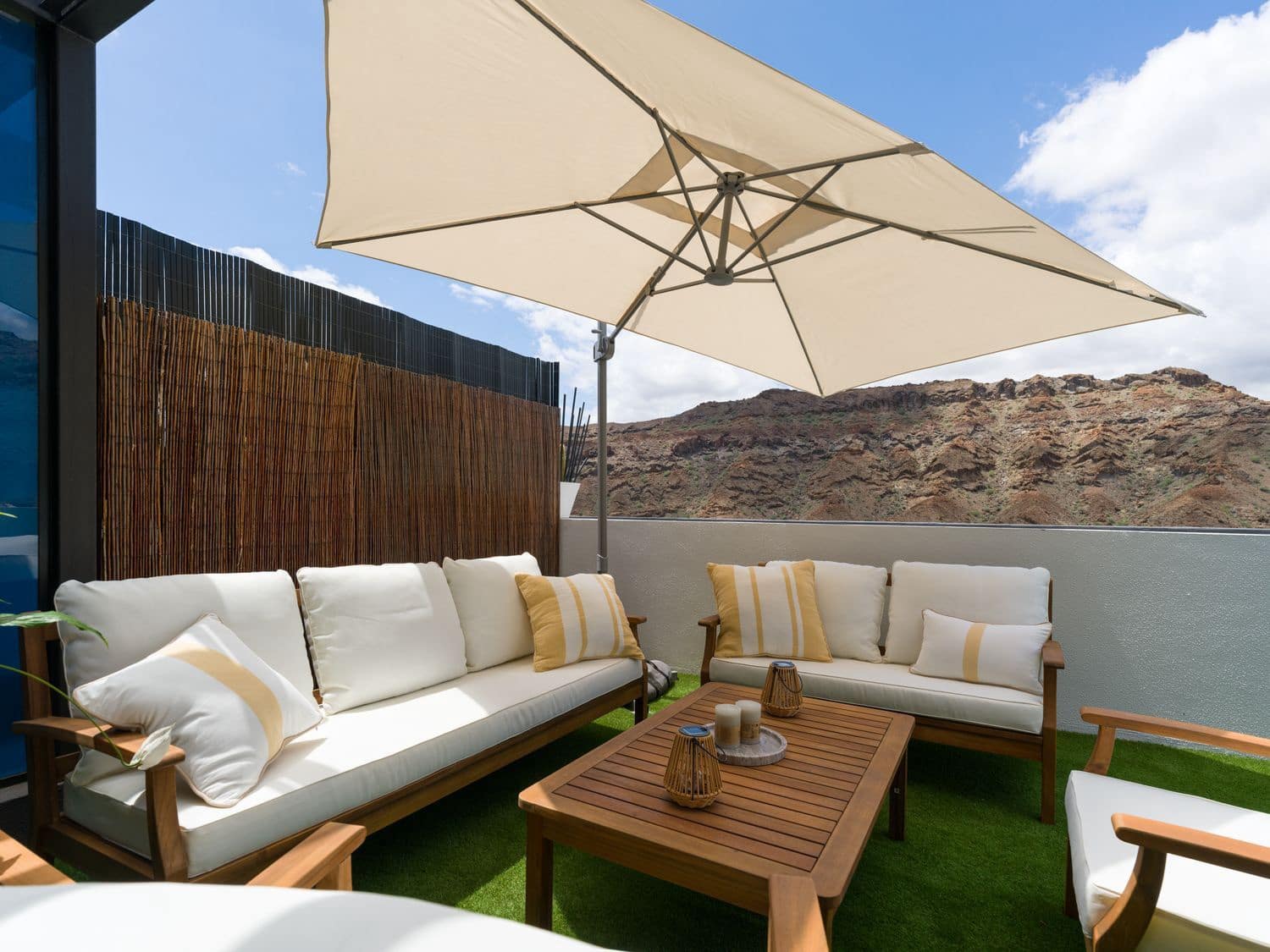 2 sypialnia Apartament do wynajęcia w Puerto Rico z basenem garażem - 2 200 € (Ref: 10013927)